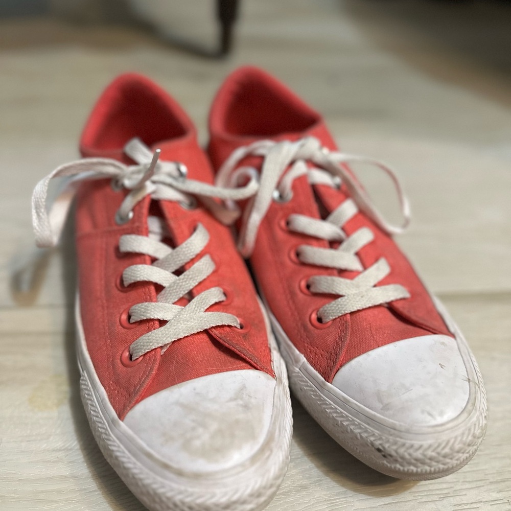 Red/strawberry converse Sneakers with White Laces